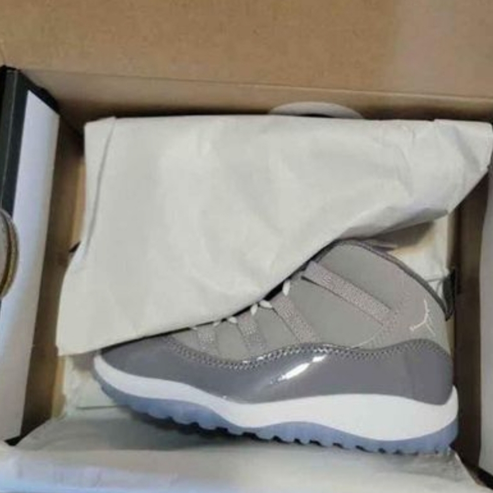 8c Cool Grey Jordan New in Box